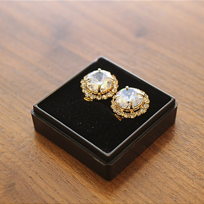 Brinco de Pressão BP com Zircônia e Cristais na Cor Cristal | Banho Ouro |  1,00 x 1,00 cm