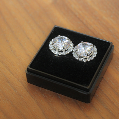 Brinco de Pressão BP com Zircônia e Cristais na Cor Cristal | Banho Prata | 1,00 x 1,00 cm