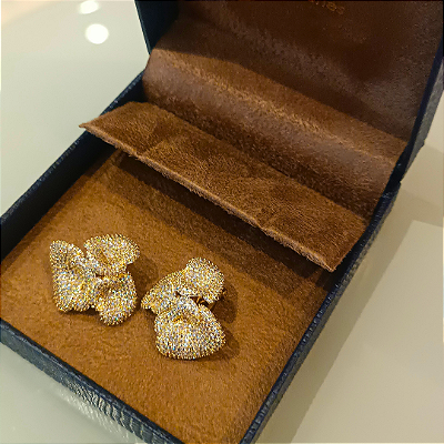 Brinco de Pressão Lumière – Pétale Radieuse | Ouro 18K, Micro Zircônias & Clipe Exclusivo
