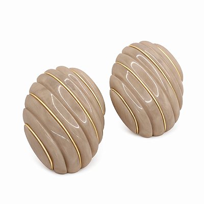 Brinco de Pressão Ânima Pearl com Filetes Dourados | Clipe Francês Ouro 18K | 5,0 x 3,5 cm