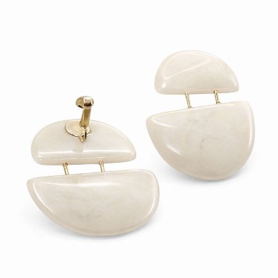 Brinco de Pressão Ânima Perolado | Design Escultural | Clipe Francês Ouro 18K | 6,0 x 4,5 cm