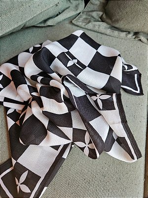 Lenço estrela preto e branco 70x70cm