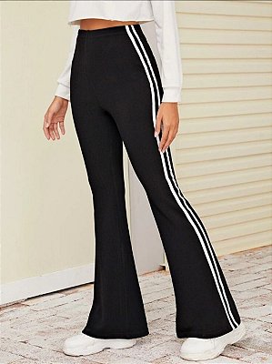 Calça flare com listra lateral