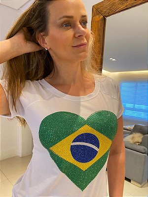 Tshirt com aplicação de pedraria - Coração do Brasil