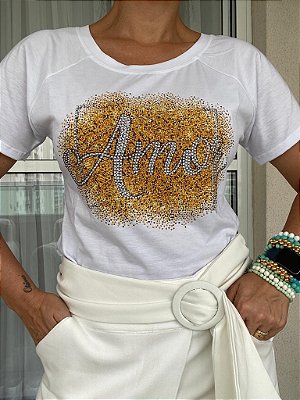 Tshirt com aplicação de pedraria - Amor prata e brilhos ouro