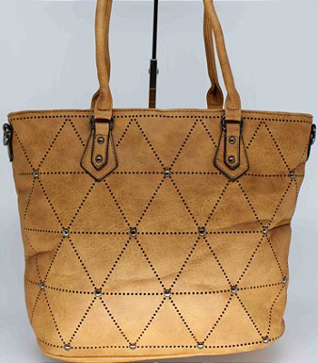 Bolsa caramelo com furinhos a laser e pontinhos de metal