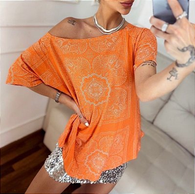 Blusa canoa em malha mandala na cor Laranja