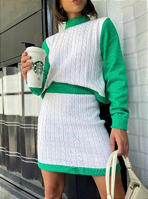 Conjunto em tricot de saia e blusa com trança na cor verde e branco