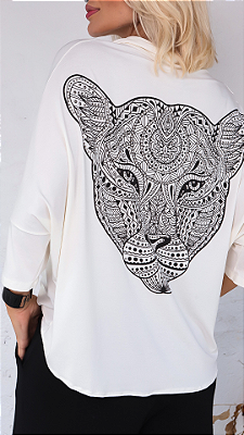 Camisa off white com estampa de animal nas costas e cristais de strass
