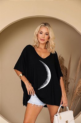 Blusa túnica com estampa Lua  com modelagem ampla - tamanho único na cor preta
