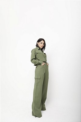 Conjunto calça cargo e camisa verde militar