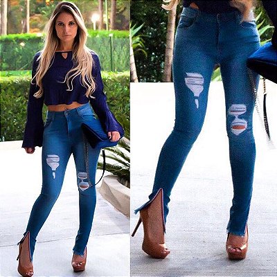 Calça jeans skinny destroyed detalhe na barra