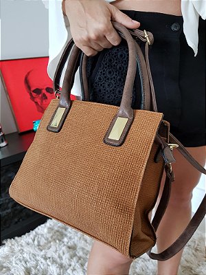 Baby bag caramelo com alça marrom e detalhes dourados