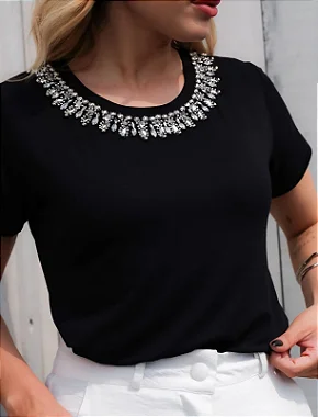 T-shirt Luxo com Pedrarias na gola - Preta
