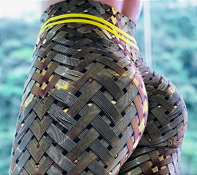 Calça legging levanta bumbum com estampa IRON dourado