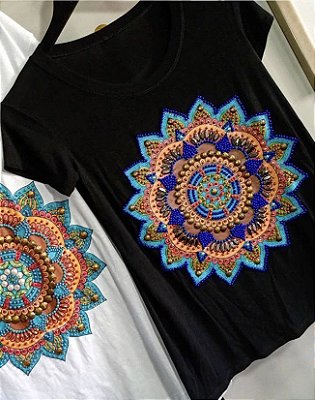 Tshirt plus size na cor preta bordada a mão - Mandala - do tamanho P ao G5