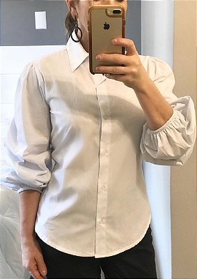 Camisa branca em tricoline com manga bufante