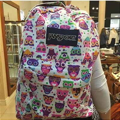 Mochila off-white com estampa de corujinhas coloridas