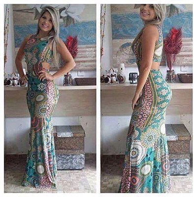 Vestido longo com estampa divina e recorte nas costas