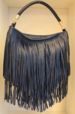Bolsa em couro eco azul marinho e franjas