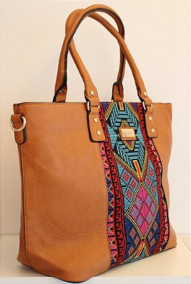 Bolsa em couro eco caramelo toda trabalhada em bordado color