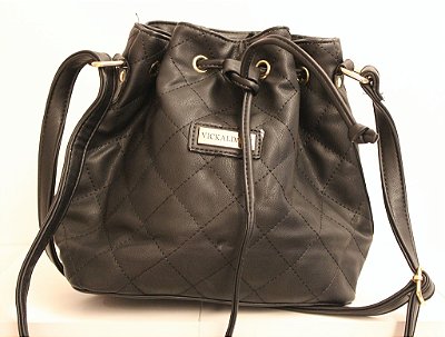 Baby bag saquinho em couro eco toda costurada na cor preto