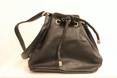 Baby bag saquinho em couro eco na cor preta