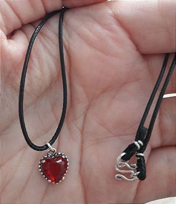 CHOKER DE PRATA E COURINHO CORAÇÃO VERMELHO 36CM