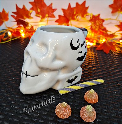Caneca de Caveira Branca com estampa de Morcegos 350ml