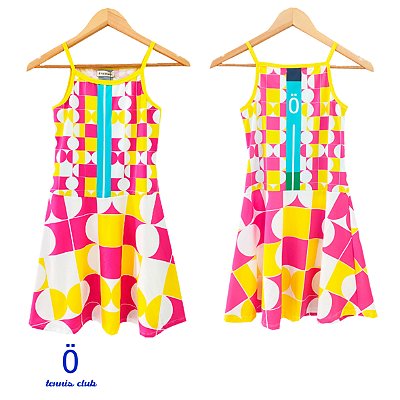 vestido  de TENNIS | SERENA | .  estampa GEOMÉTRICO AMARELO COM ROSA . OTA .