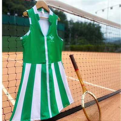 vestido  de TENNIS |RYBAKINA| .  estampa  RAIO DE LUZ_GREEN . ÖTA TENNIS CLUB