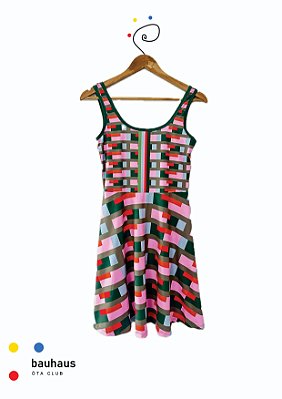 vestido  de TENNIS |MARIA ESTHER| . estampa TECELAGEM_PK02_BAUHAUS_ ÖTA TENNIS CLUB