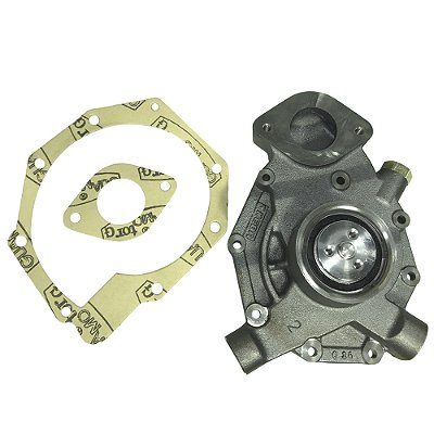 BOMBA DA AGUA (MOTORES POWERTECH 4.5L 4045 E 6.8L 6068 - KEBA) JOHN DEERE 6205 / 6210 / 6220 / 6230 / 6300 / 6330 / 6400 / 6410 / 6415 / 6420 / 6430 / 6505 / 6605 / 6615 / 6705 / 6715 / 6810 / 6830 / 6910 - MM101515E - 303505 - RE505980 - RE546906