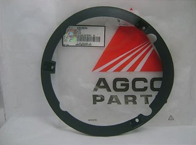 CARENAGEM DO ALOJAMENTO DO FAROL DIANTEIRO DA GRADE FRONTAL (ORIGINAL AGCO) MASSEY FERGUSON 4265 / 4275 / 4283 / 4290 / 4291 / 4297 / 4298 / 4299 / 7140 / 7150 / 7170 / 7180 / 7350 / 7370 / 7390 / 7415 - 4281357