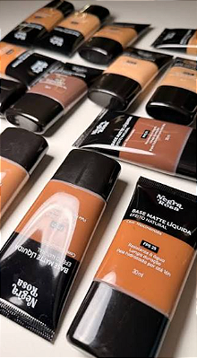 BASE MATTE LÍQUIDA EFEITO NATURAL FPS 25 NEGRA ROSA 30ml