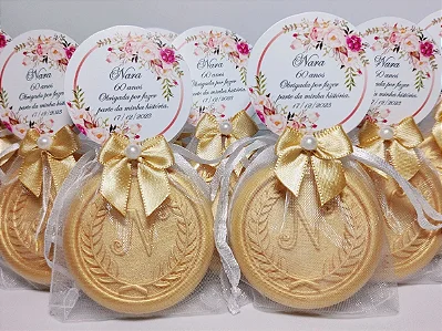 Lembrancinha de Aniversário 60 Anos: Sabonete Letra Inicial do Nome