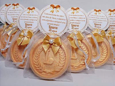 Lembrancinha 80 Anos Personalizada: Sabonete Letra Inicial do Nome