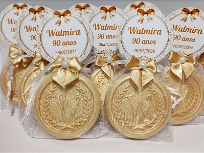 Lembrancinha de Aniversário 90 Anos: Sabonete Letra Inicial do Nome