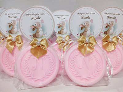 Lembrancinha Tema Nascimento Menina: Sabonete Letra Inicial do Nome