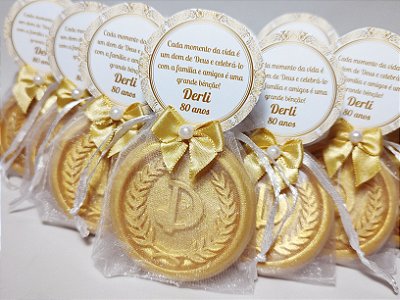 Lembrancinha de Aniversário 80 Anos: Sabonete Letra Inicial do Nome