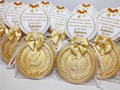 Lembrancinha de Aniversário 80 Anos: Sabonete Letra Inicial do Nome