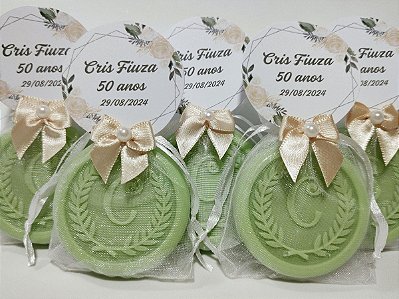 Lembrancinha de Aniversário 50 Anos: Sabonete Letra Inicial do Nome