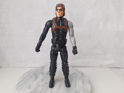 Boneco articulado soldado invernal, Marvel, Titan Hero, 30 cm, usado, com desgaste