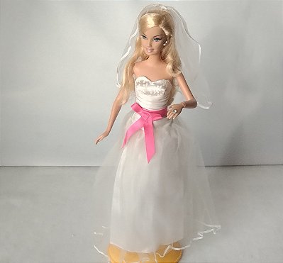 Barbie noiva Mattel 2009, usada