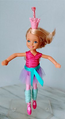 Boneca Chelsea bailarina articulada nos tornozelos 15+3 cm de coroa