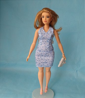 Barbie fashionista curvy loura com frente trançada