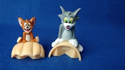 Miniatura Tom e Jerry sentados na concha Hanna Barbera, colecao kinder ,usados