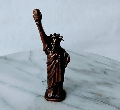 Souvenir / lembrança de metal acabamento em bronze de Estatua da Liberdade 10 cm