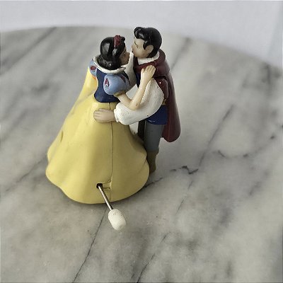 Brinquedo a corda Disney anos 90 Branca de Neve e Principe Florian, 7,5cm de altura, funcionando