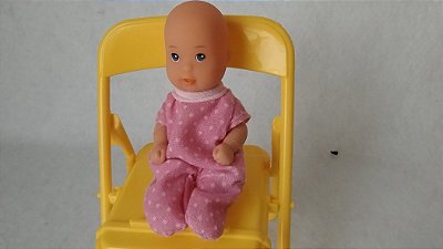 Miniatura bebe de borracha articulada marca Simba, 8 cm